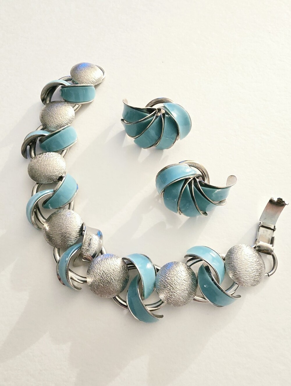 Vintage 50s 60s turquoise enamel and chrome atomic retro bracelet an earring set